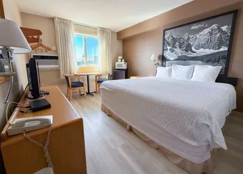 Super 8 by Wyndham Medicine Hat AB hotel thumbnail 6