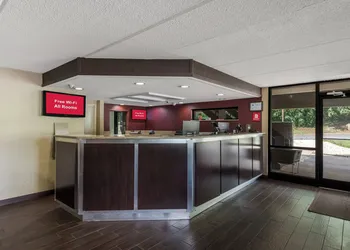 Red Roof Inn Hickory hotel thumbnail 5