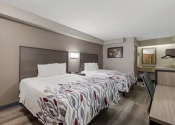 Red Roof Inn Hickory hotel thumbnail 6