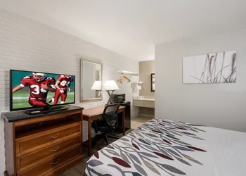 Red Roof Inn Lenoir hotel thumbnail 5