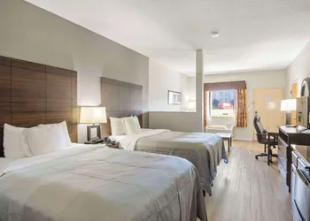 Quality Suites Hickory South hotel thumbnail 7