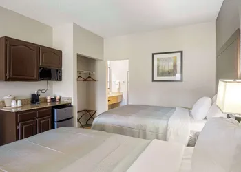Quality Suites Hickory South hotel thumbnail 8