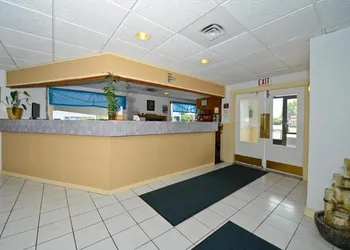 Travelers Inn hotel thumbnail 2