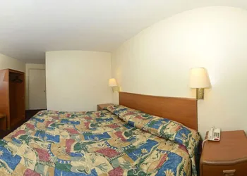 Travelers Inn hotel thumbnail 6