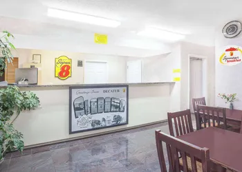 Super 8 by Wyndham Decatur Priceville hotel thumbnail 2