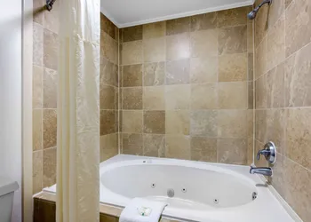 Quality Inn Athens I-65 / Huntsville Area West hotel thumbnail 4