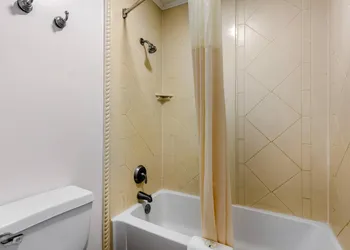 Quality Inn Athens I-65 / Huntsville Area West hotel thumbnail 8