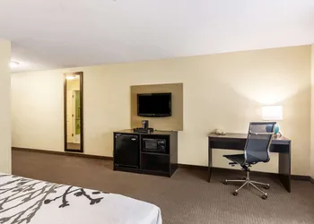 Comfort Inn Emporia hotel thumbnail 6