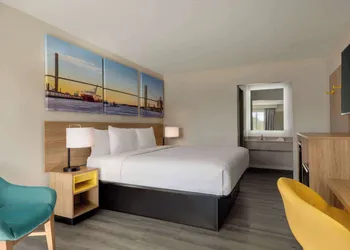 Days Inn by Wyndham Emporia hotel thumbnail 4