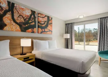 Days Inn by Wyndham Emporia hotel thumbnail 8