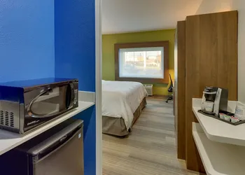 Holiday Inn Express Cincinnati North - Monroe by IHG hotel thumbnail 3