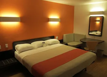 Motel 6 Anaheim, CA hotel thumbnail 7