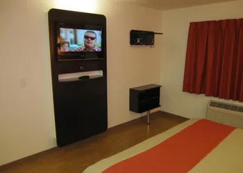 Motel 6 Anaheim, CA hotel thumbnail 8
