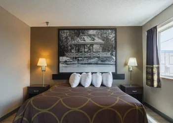 Super 8 by Wyndham Grants hotel thumbnail 4