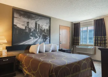 Super 8 by Wyndham Grants hotel thumbnail 5