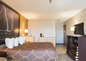 Super 8 by Wyndham Grants hotel thumbnail 7