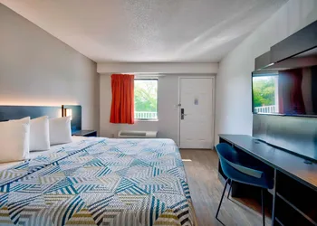 Motel 6 Warren, MI - Detroit East hotel thumbnail 8