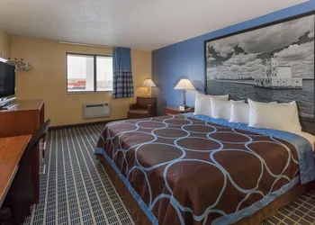 Super 8 by Wyndham Janesville hotel thumbnail 8