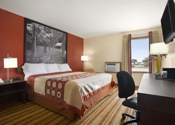 Super 8 by Wyndham Mattoon hotel thumbnail 4