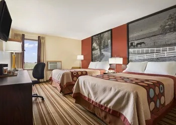 Super 8 by Wyndham Mattoon hotel thumbnail 6