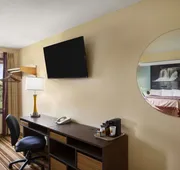 Super 8 by Wyndham Mattoon hotel detail image 7