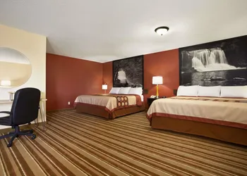 Super 8 by Wyndham Mattoon hotel thumbnail 8