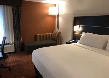 Holiday Inn Express Metropolis by IHG hotel thumbnail 4