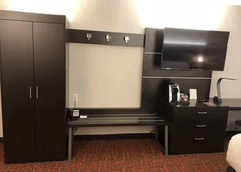 Holiday Inn Express Metropolis by IHG hotel thumbnail 6