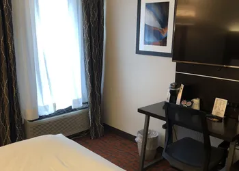 Holiday Inn Express Metropolis by IHG hotel thumbnail 8