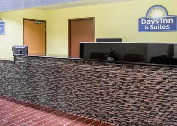 Days Inn & Suites by Wyndham Casey hotel thumbnail 3