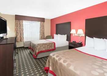 Ramada by Wyndham Vandalia hotel thumbnail 4