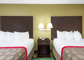 Ramada by Wyndham Vandalia hotel thumbnail 5