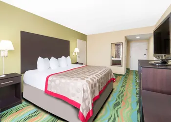 Ramada by Wyndham Vandalia hotel thumbnail 8