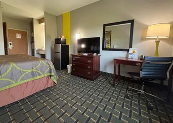 Super 8 by Wyndham Mt. Carmel IL hotel thumbnail 3