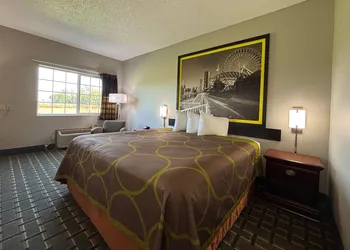 Super 8 by Wyndham Mt. Carmel IL hotel thumbnail 4