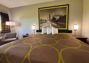 Super 8 by Wyndham Mt. Carmel IL hotel thumbnail 5