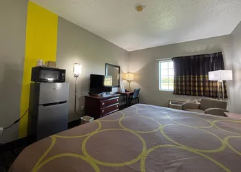 Super 8 by Wyndham Mt. Carmel IL hotel thumbnail 7