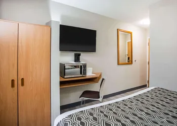 Microtel Inn & Suites by Wyndham Southern Pines / Pinehurst hotel thumbnail 8