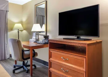 Econo Lodge & Suites Southern Pines - Pinehurst hotel thumbnail 5