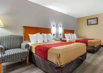 Econo Lodge & Suites Southern Pines - Pinehurst hotel thumbnail 7