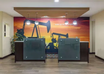 La Quinta Inn & Suites by Wyndham Artesia hotel thumbnail 2