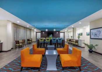 La Quinta Inn & Suites by Wyndham Artesia hotel thumbnail 3