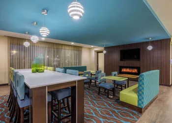 La Quinta Inn & Suites by Wyndham Artesia hotel thumbnail 4