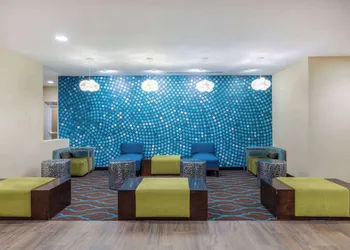 La Quinta Inn & Suites by Wyndham Artesia hotel thumbnail 5
