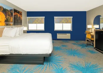 Days Inn by Wyndham Fort Smith hotel thumbnail 8