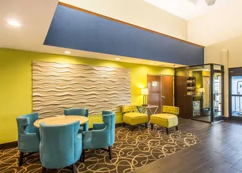 Comfort Suites Cookeville hotel thumbnail 4