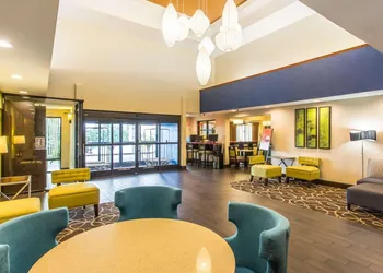 Comfort Suites Cookeville hotel thumbnail 5