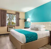 Howard Johnson by Wyndham Waterloo/Cedar Falls hotel detail image 4