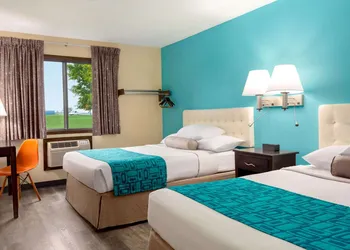 Howard Johnson by Wyndham Waterloo/Cedar Falls hotel thumbnail 7