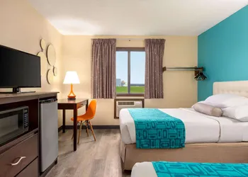 Howard Johnson by Wyndham Waterloo/Cedar Falls hotel thumbnail 8